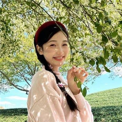 娇憨女郎